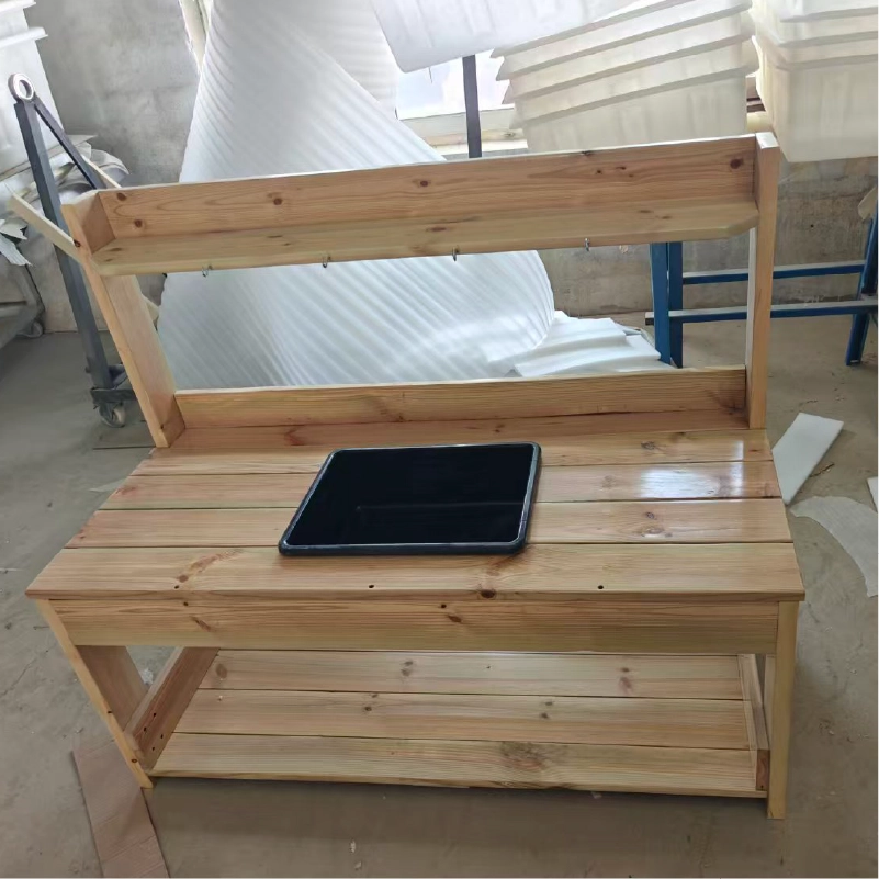 mud-kitchen-smooth-surface-detail